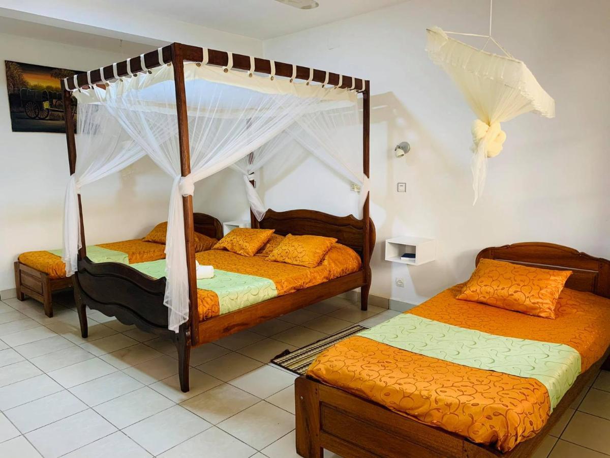 Hotel - Appartement Meuble " Les Flots Bleu " アンタナナリボ エクステリア 写真
